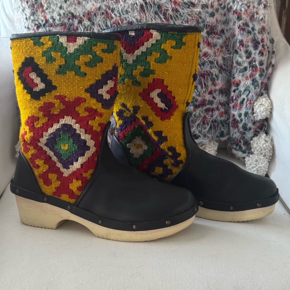 Anthropologie Vintage Rosa Mosa Black Carpet Boots
